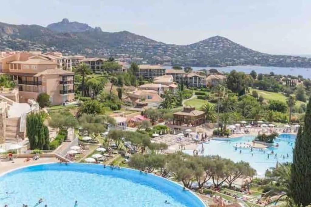 Climatise 4 Prsn / Vue Piscine & Vue Cap Esterel Appartamento *