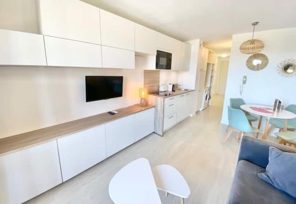 Apartment Climatise 4 Prsn / Vue Piscine & Vue Cap Esterel