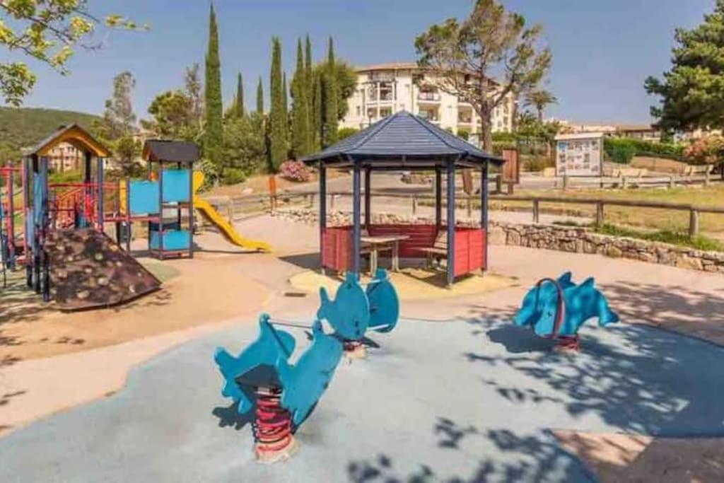 Apartment Climatise 4 Prsn / Vue Piscine & Vue Cap Esterel *