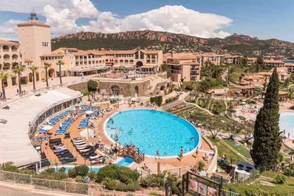 Climatise 4 Prsn / Vue Piscine & Vue Cap Esterel Apartment Saint-Raphael (Var)